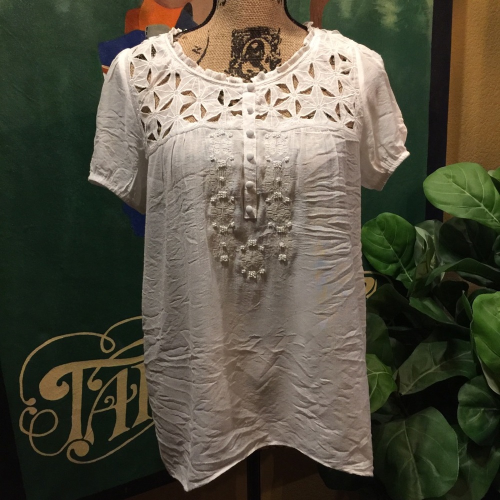 White eyelet cutout embellished Top Short sleeve beaded Hi Lo Hem Feminine - Picture 2 of 7